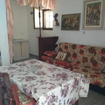 Family For 4 People * Komiža